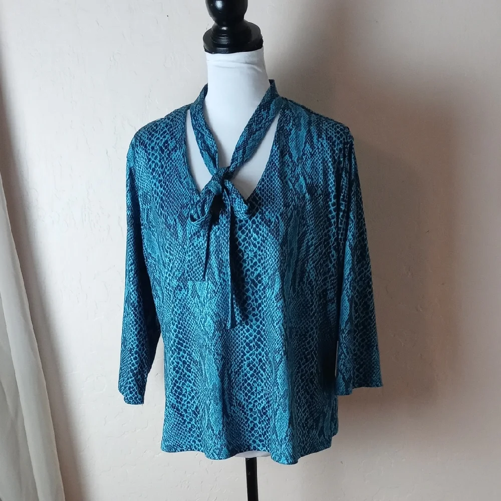 Venezia Jeans Women's Blue Patterned Top